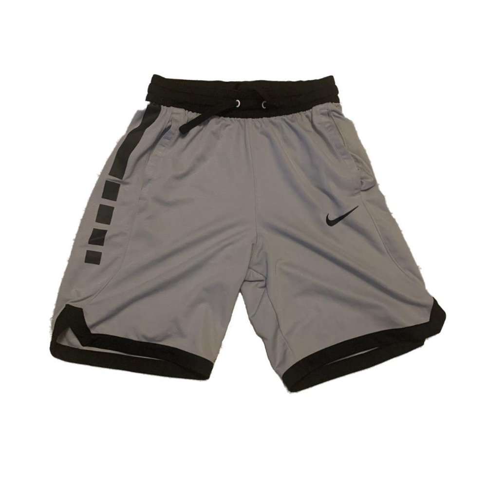 Mens S (run a little big) Nike Basketball Shorts - DM for questions or bundle de